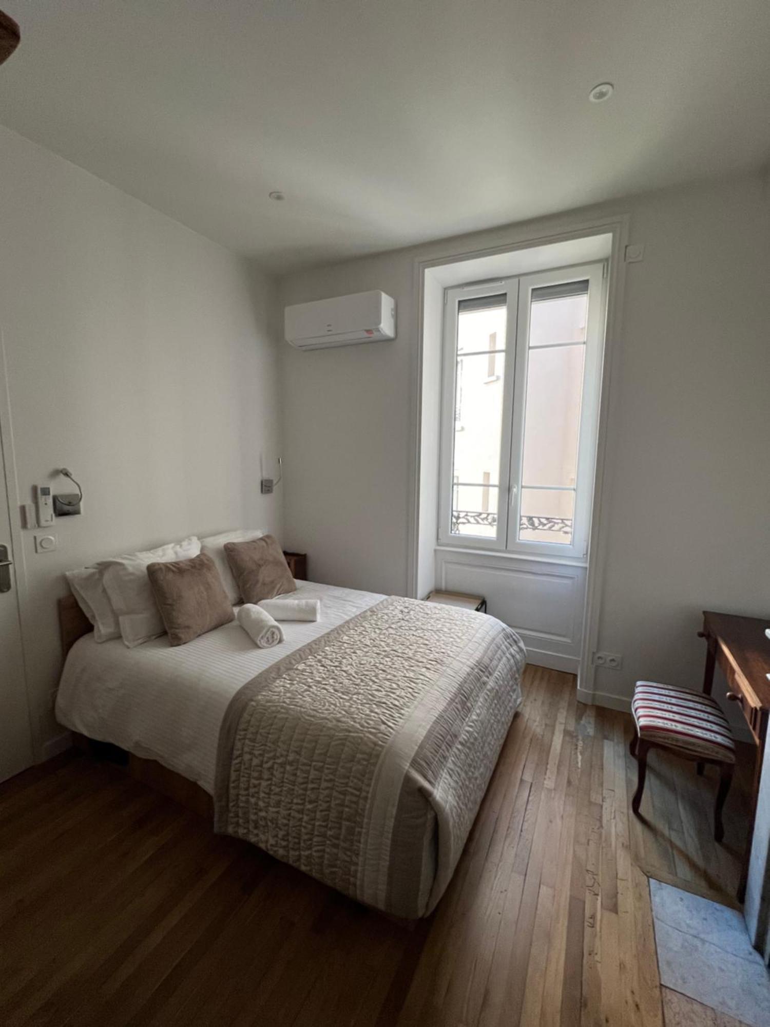 Nid De Calme Centrale Climatise Apartment Lyon Bagian luar foto